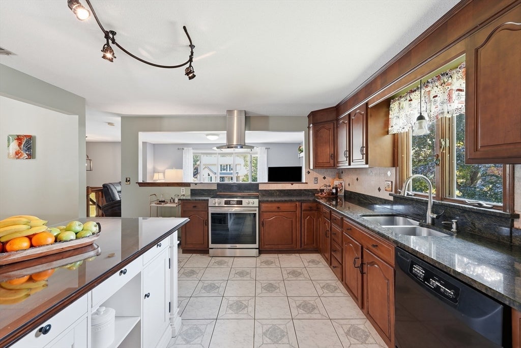98 Mclean Parkway, Ludlow, MA, 98 Mclean Parkway, Ludlow, MA Photo #6