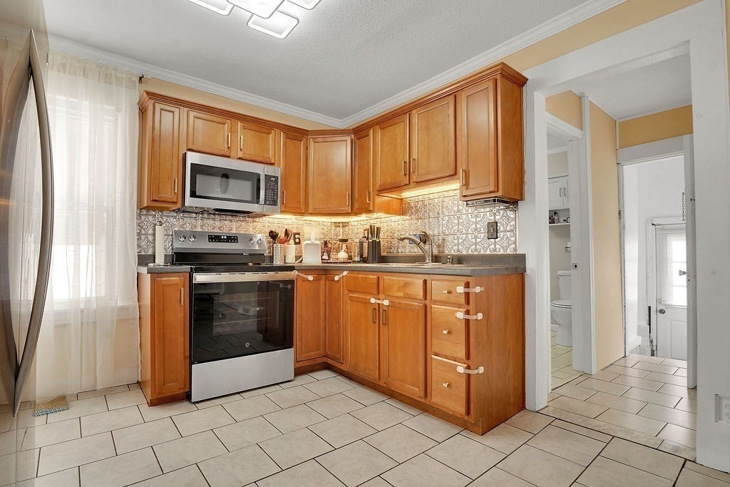 38 Merrimac Ave, Springfield, MA Photo #8