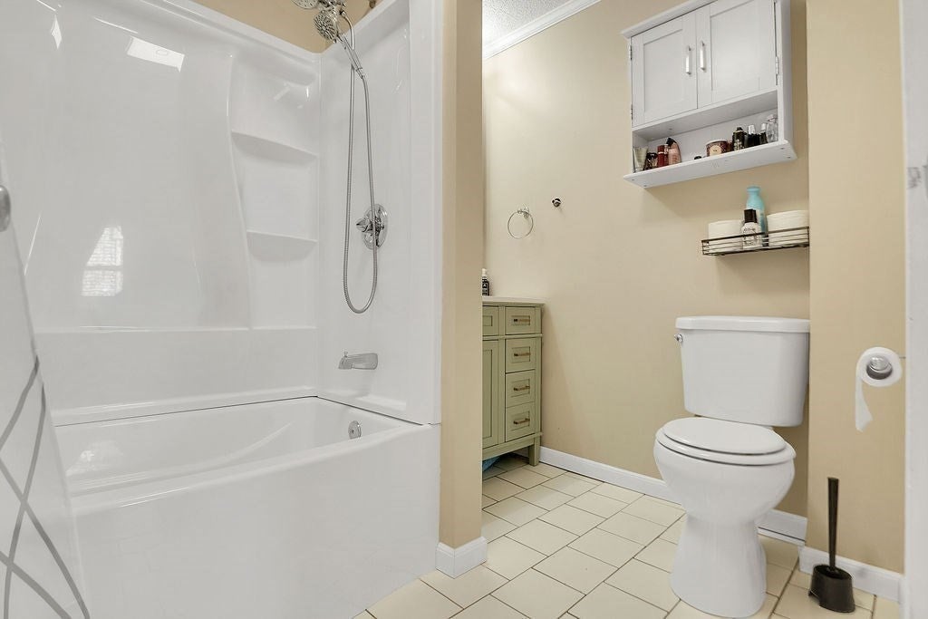 38 Merrimac Ave, Springfield, MA Photo #13