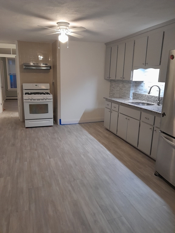 206 Paris St 2