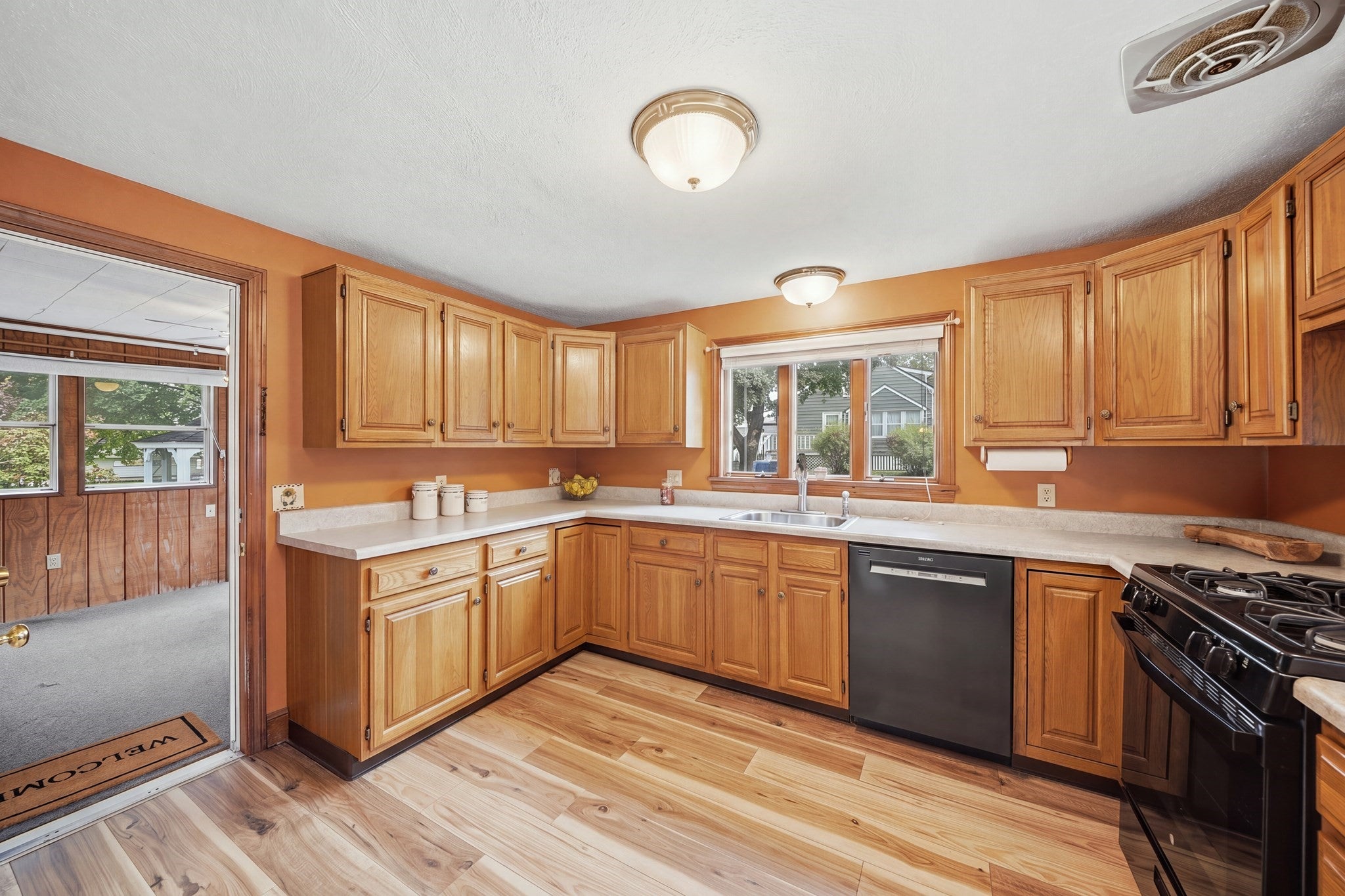 672 Shawsheen St, Tewksbury, MA, 672 Shawsheen St, Tewksbury, MA Photo #8