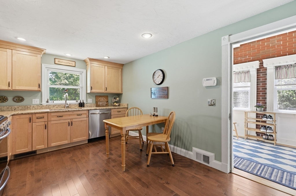 37 Frederickson Ave, Worcester, MA, 37 Frederickson Ave, Worcester, MA Photo #14