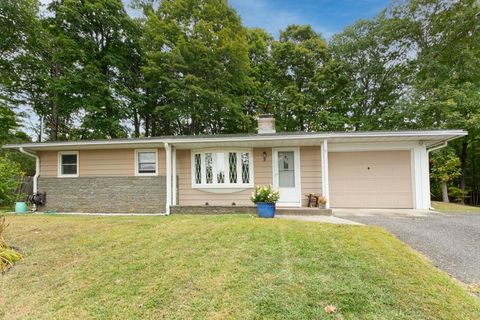 5 Greystone Ave Granby MA 01033