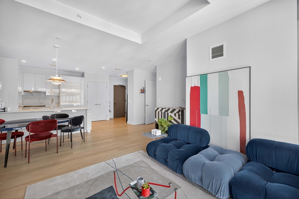 135 Seaport Blvd 2001