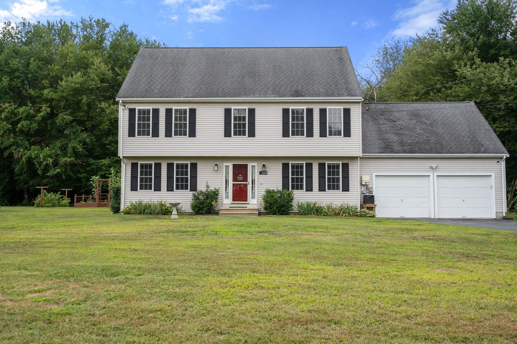 Photo of 120 North Ave, Mendon, MA