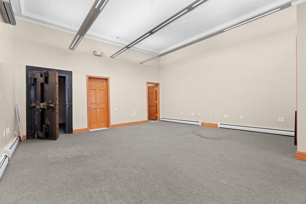 23-25 Meridian St