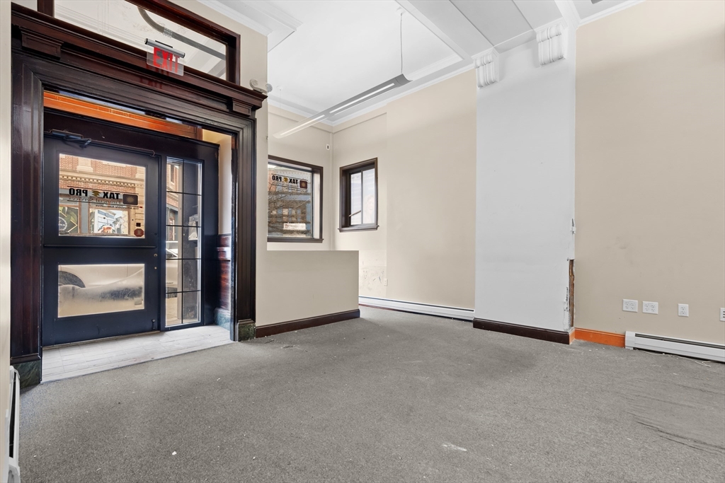 23-25 Meridian St