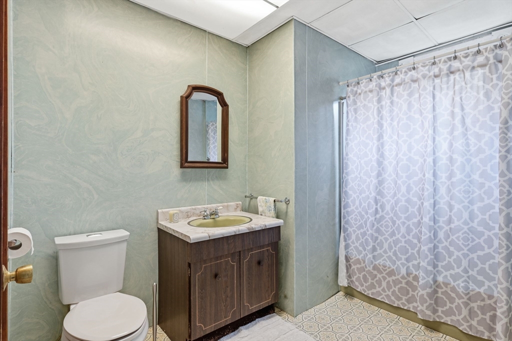 108 Grape St, Chicopee, MA Photo #27