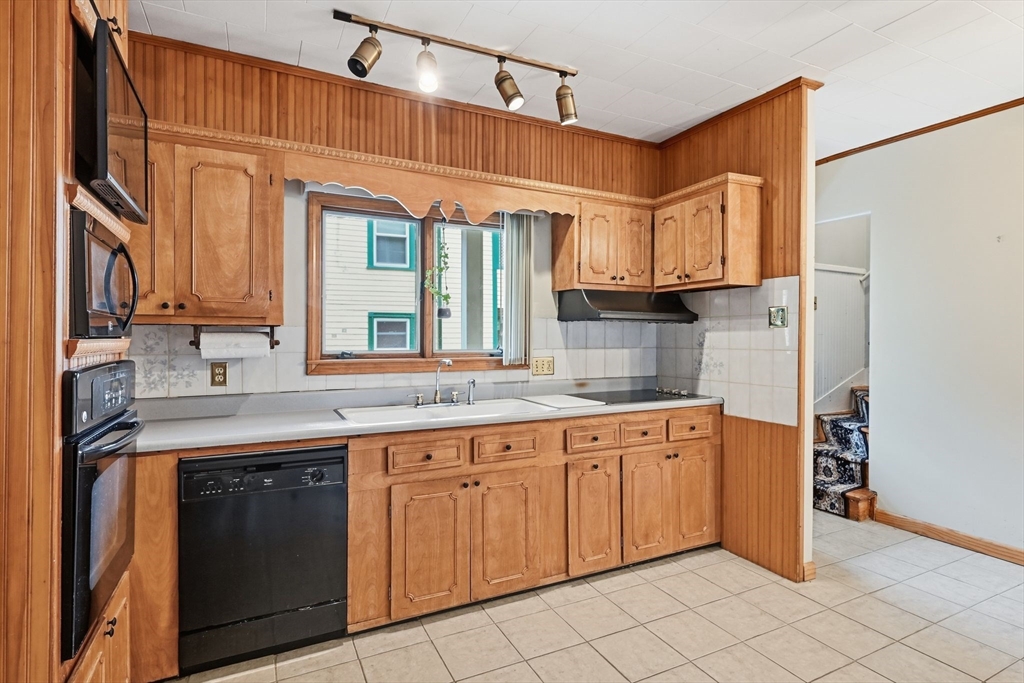 108 Grape St, Chicopee, MA Photo #8