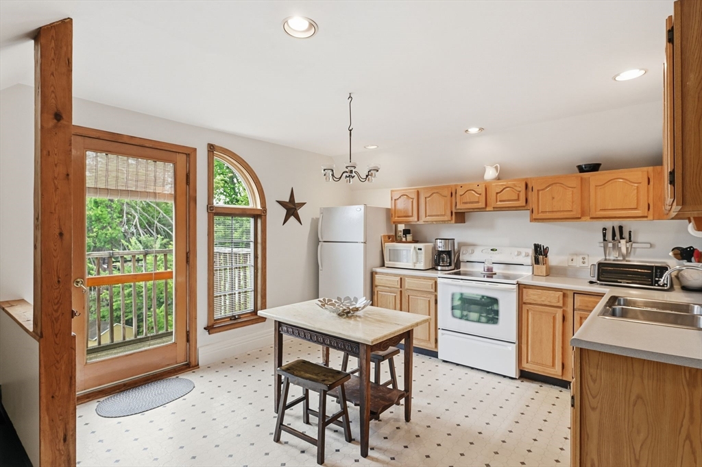 108 Grape St, Chicopee, MA Photo #35