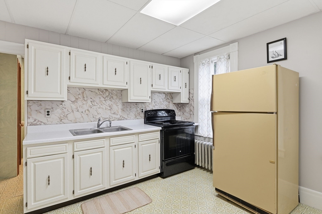 108 Grape St, Chicopee, MA Photo #24
