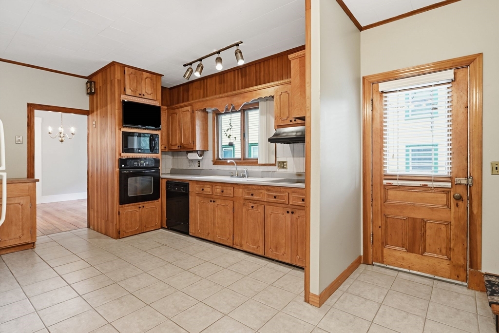 108 Grape St, Chicopee, MA Photo #11