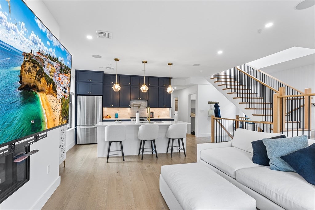 12 Bowdoin Ave 4