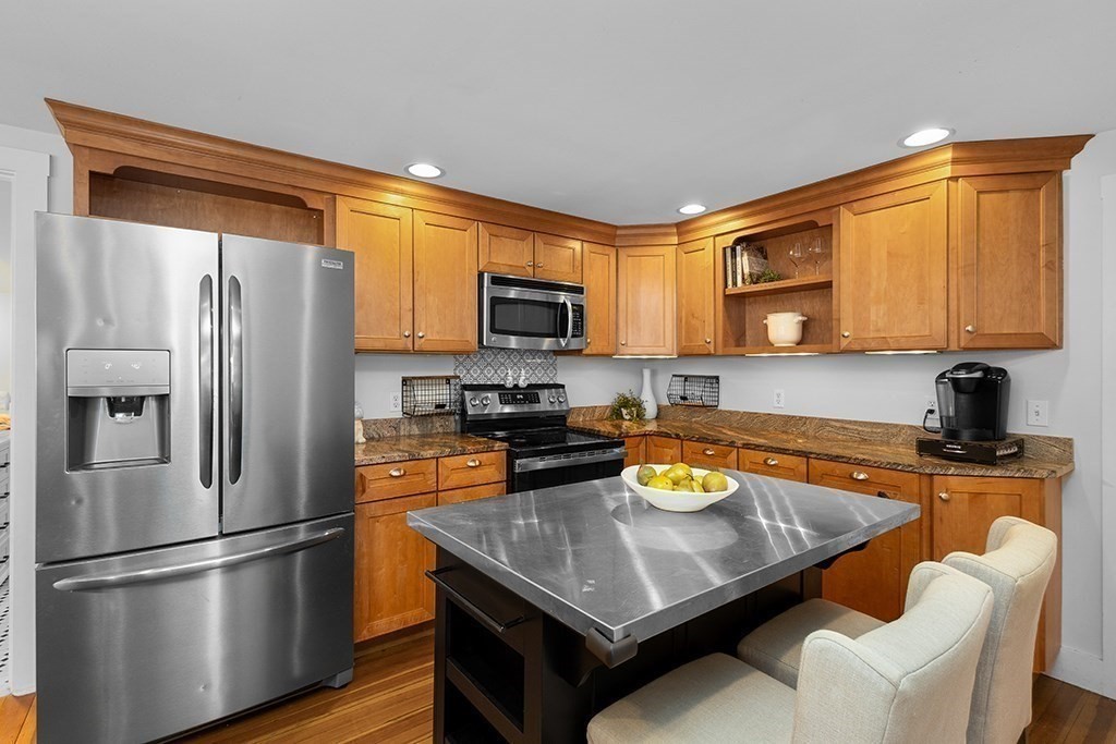 33 Pleasant St, Hopkinton, MA Photo #24