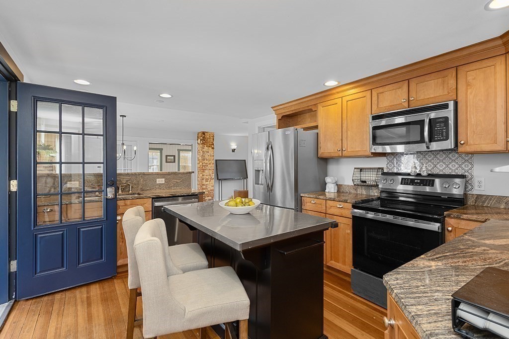 33 Pleasant St, Hopkinton, MA Photo #22