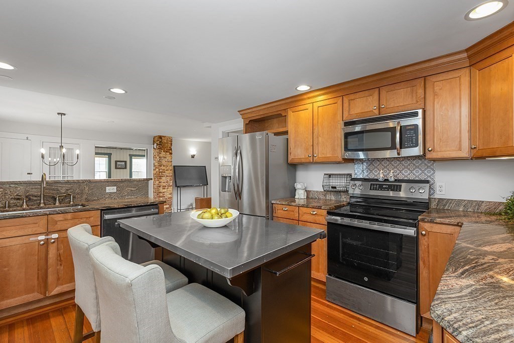 33 Pleasant St, Hopkinton, MA Photo #23