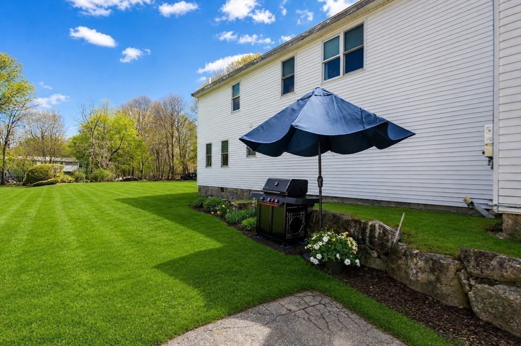 33 Pleasant St, Hopkinton, MA Photo #36