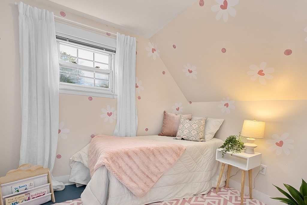 33 Pleasant St, Hopkinton, MA Photo #35