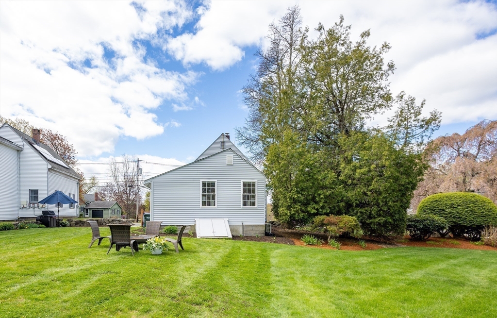 33 Pleasant St, Hopkinton, MA Photo #3