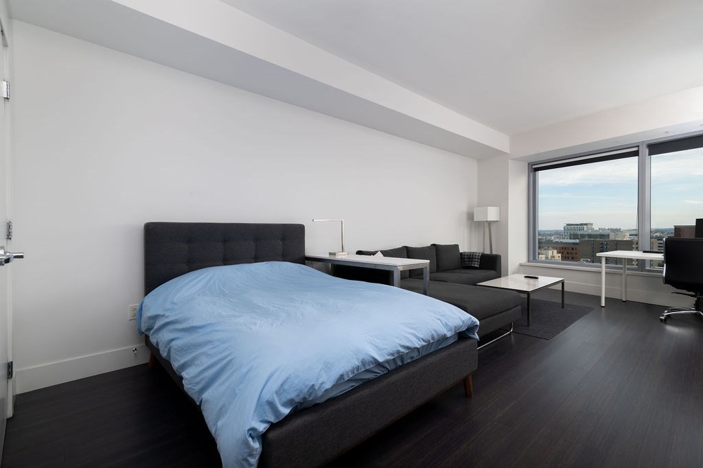 110 Stuart Street 17I