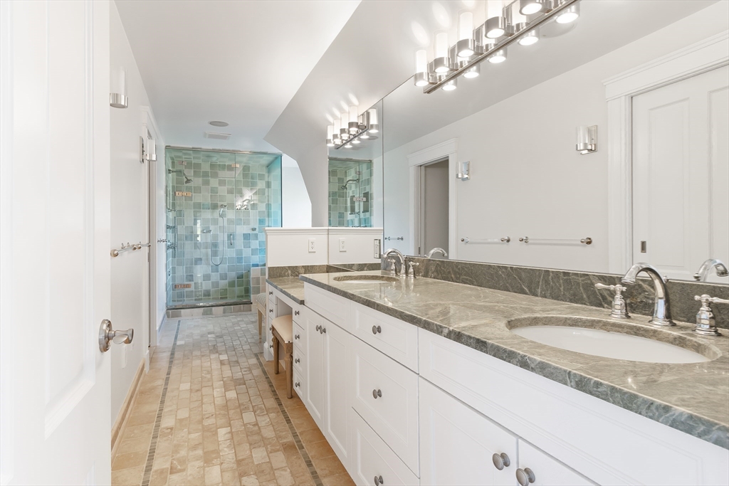 Newton, Massachusetts 02458, United States, 5 Bedrooms Bedrooms, ,6 BathroomsBathrooms,Residential,Active,119450