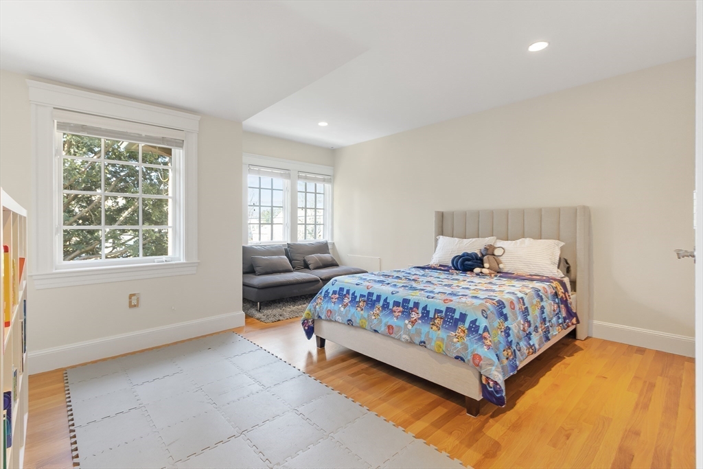 Newton, Massachusetts 02458, United States, 5 Bedrooms Bedrooms, ,6 BathroomsBathrooms,Residential,Active,119450