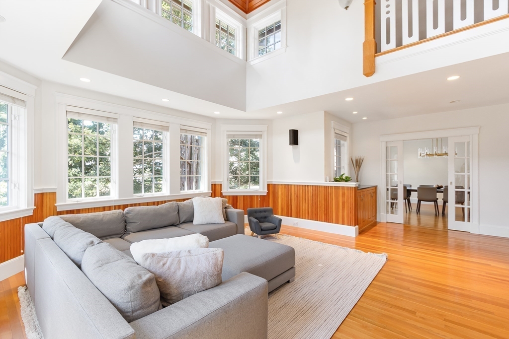 Newton, Massachusetts 02458, United States, 5 Bedrooms Bedrooms, ,6 BathroomsBathrooms,Residential,Active,119450