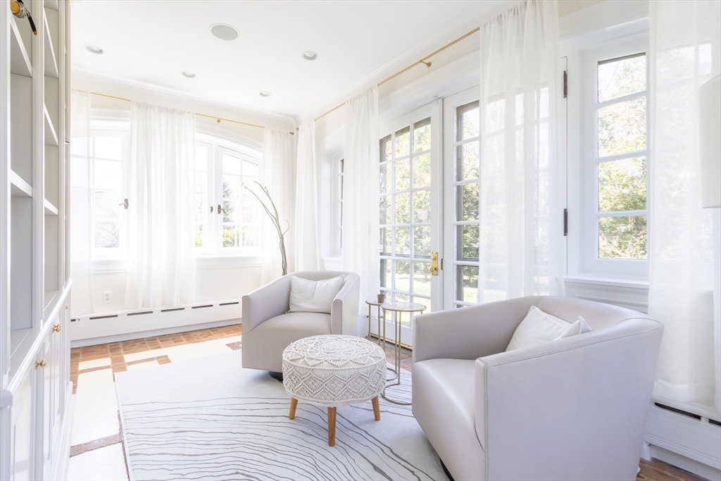 Newton, Massachusetts 02458, United States, 5 Bedrooms Bedrooms, ,6 BathroomsBathrooms,Residential,Active,119450