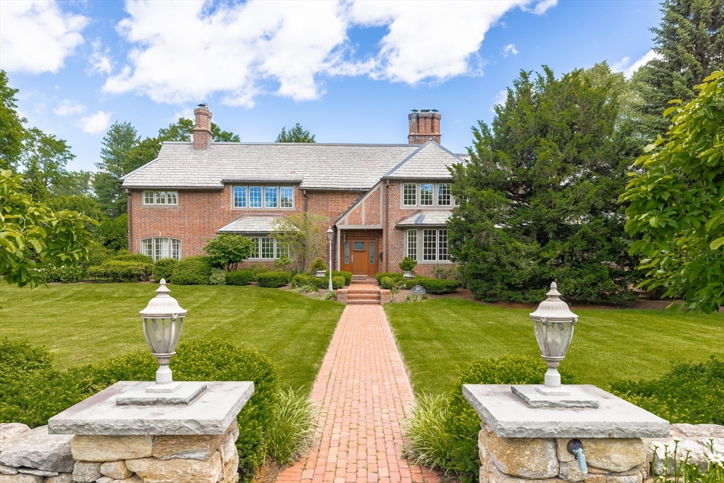 Newton, Massachusetts 02458, United States, 5 Bedrooms Bedrooms, ,6 BathroomsBathrooms,Residential,Active,119450