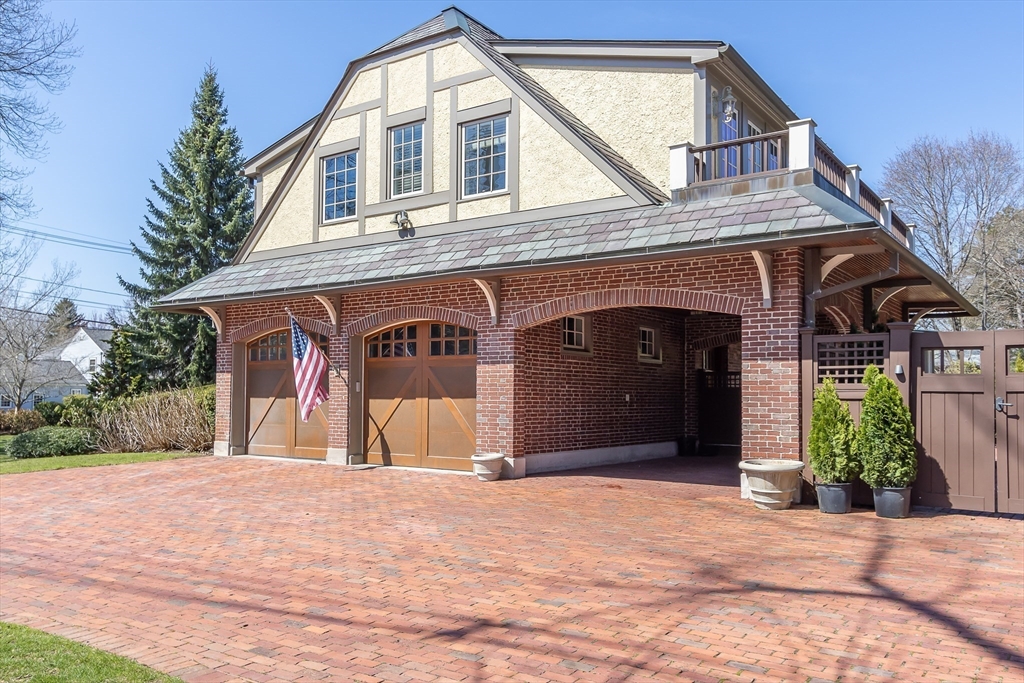245 Woodward St