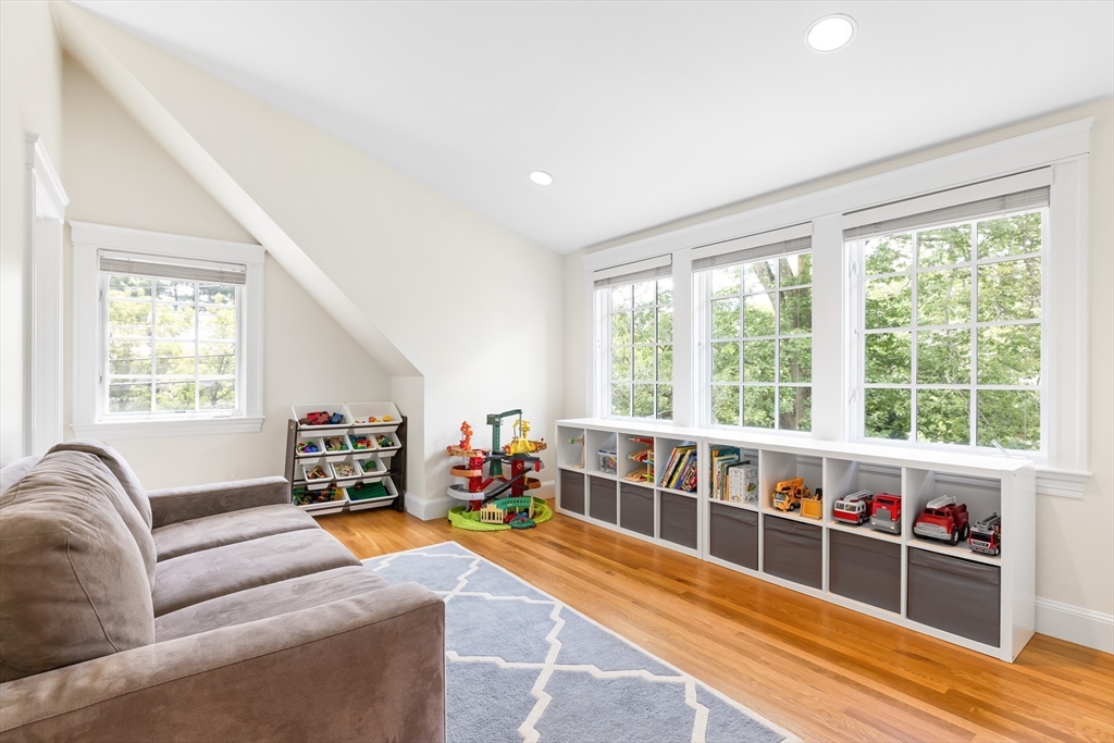 Newton, Massachusetts 02458, United States, 5 Bedrooms Bedrooms, ,6 BathroomsBathrooms,Residential,Active,119450