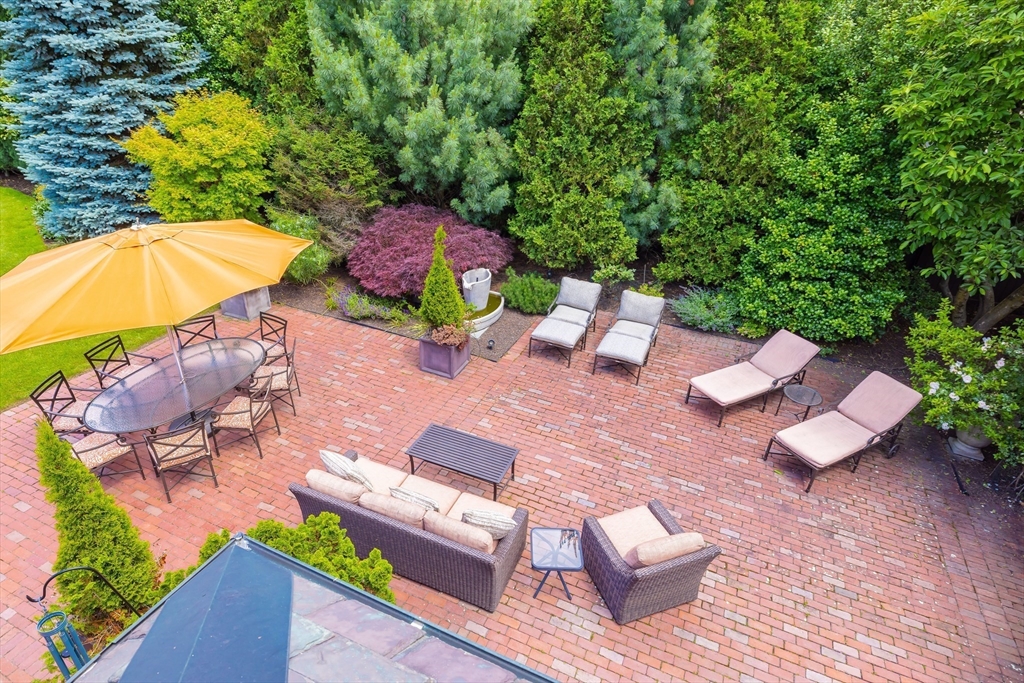 Newton, Massachusetts 02458, United States, 5 Bedrooms Bedrooms, ,6 BathroomsBathrooms,Residential,Active,119450