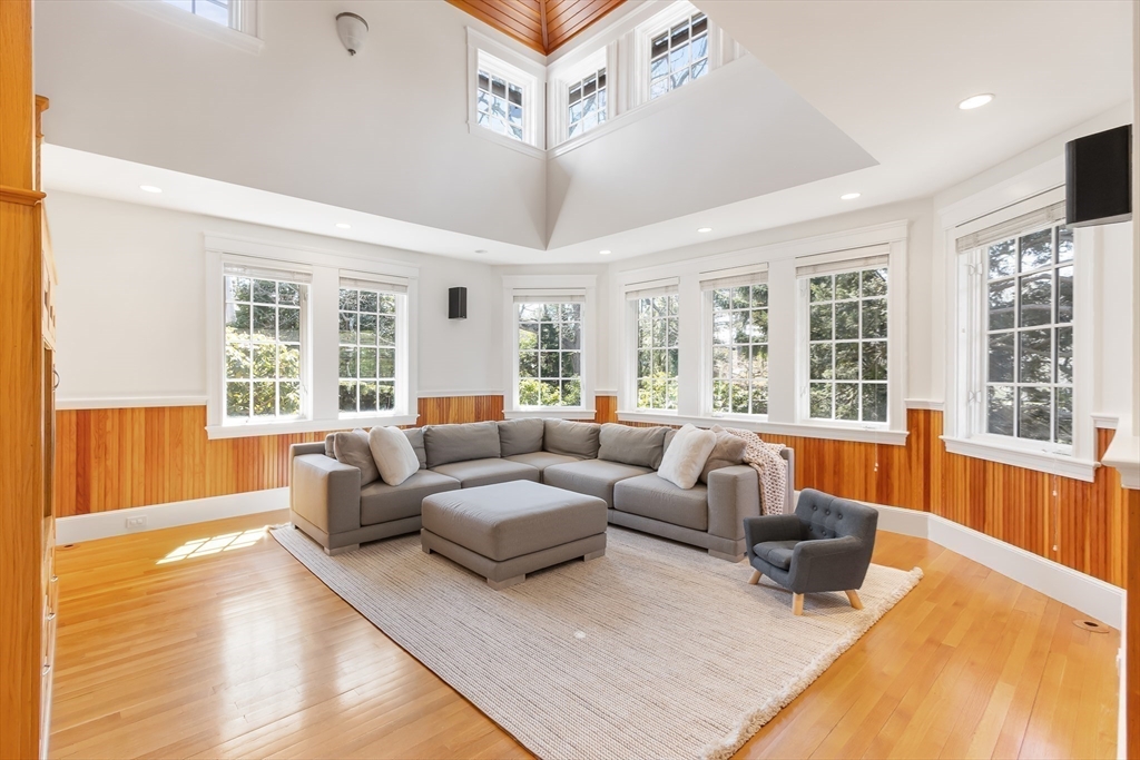 Newton, Massachusetts 02458, United States, 5 Bedrooms Bedrooms, ,6 BathroomsBathrooms,Residential,Active,119450