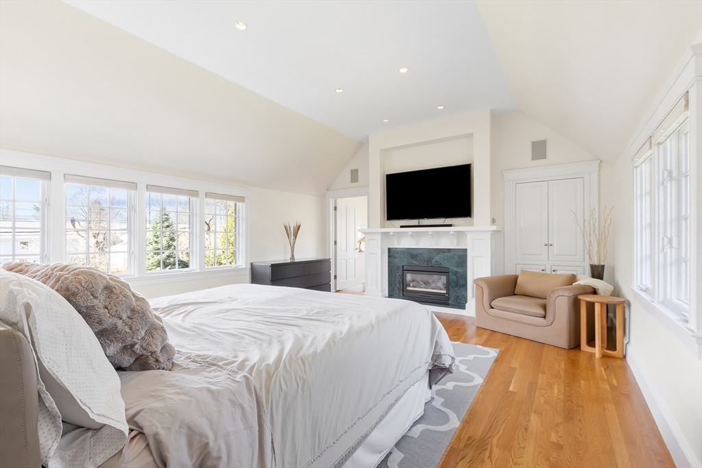 Newton, Massachusetts 02458, United States, 5 Bedrooms Bedrooms, ,6 BathroomsBathrooms,Residential,Active,119450