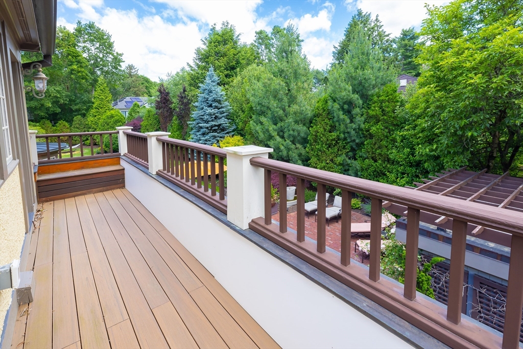 Newton, Massachusetts 02458, United States, 5 Bedrooms Bedrooms, ,6 BathroomsBathrooms,Residential,Active,119450