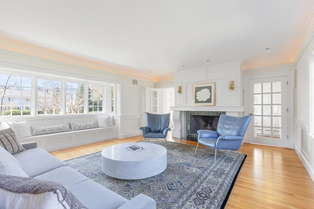 Newton, Massachusetts 02458, United States, 5 Bedrooms Bedrooms, ,6 BathroomsBathrooms,Residential,Active,119450