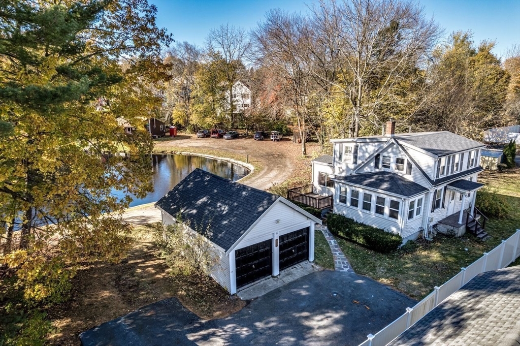 1360 Great Plain Ave