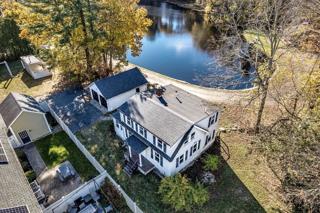 1360 Great Plain Ave