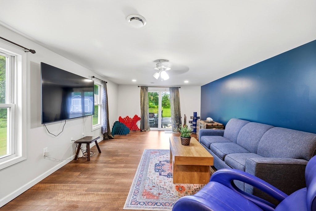 75 Greystone Ave, West Springfield, MA Photo #11