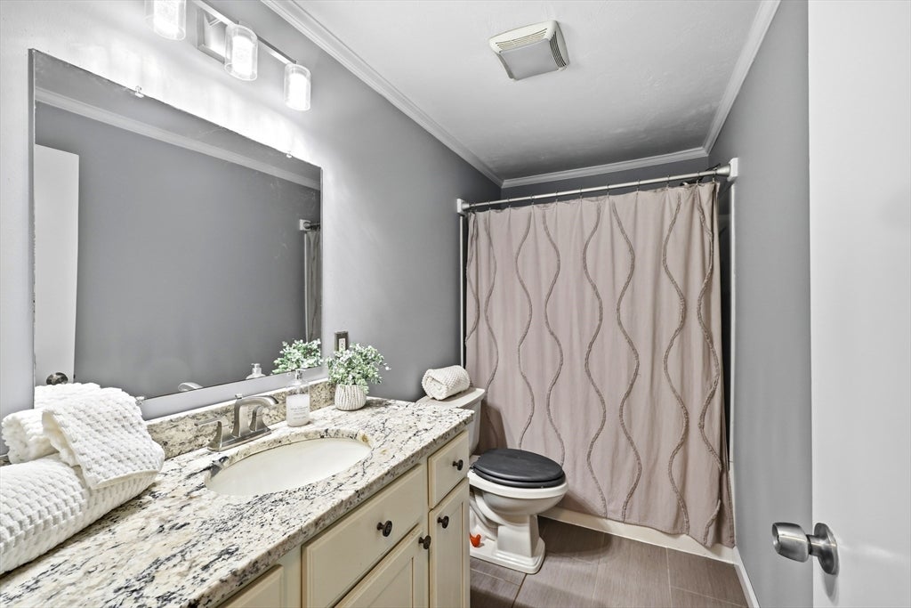 75 Greystone Ave, West Springfield, MA Photo #6