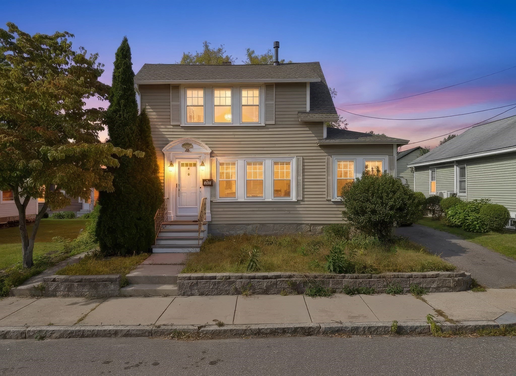 Photo of 125 Upham St, Lowell, MA