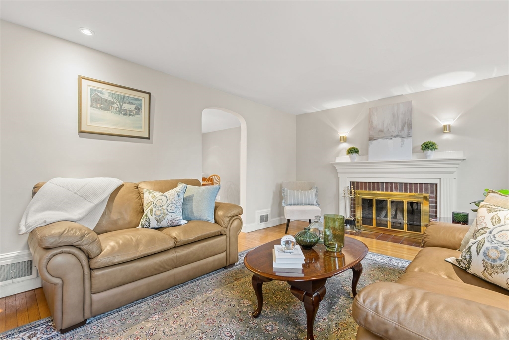 5 Brewster Rd