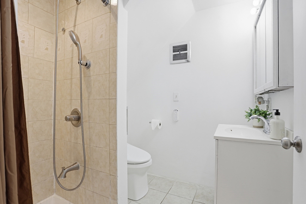 23 Houghton St, Lowell, MA Photo #14
