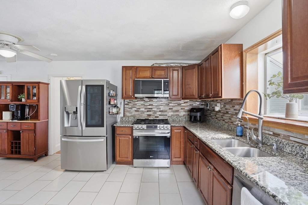 23 Houghton St, Lowell, MA Photo #10