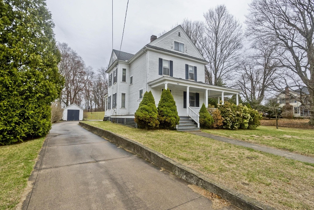 907 Main St