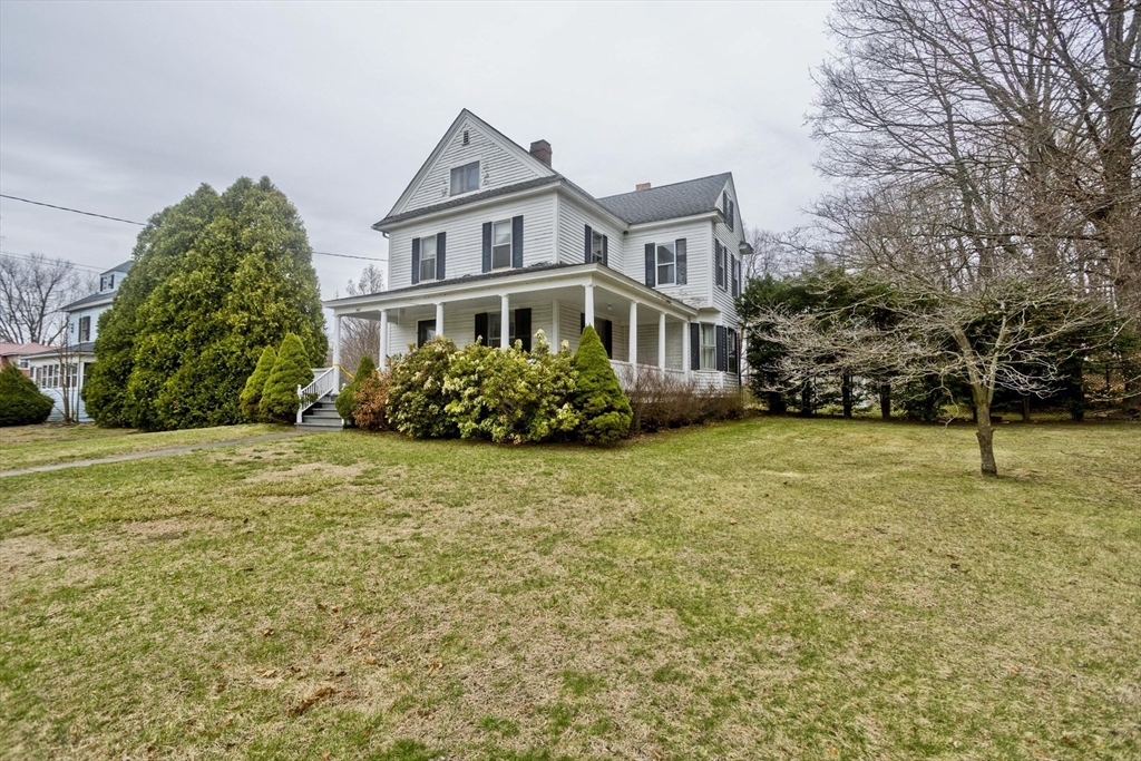 907 Main St