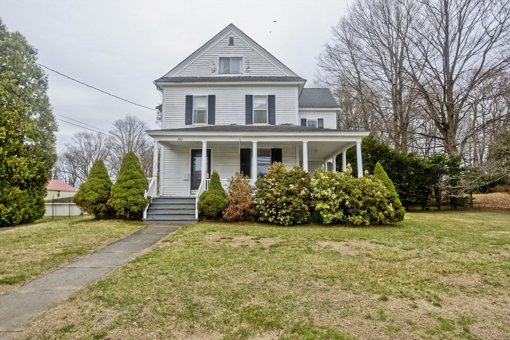 907 Main St