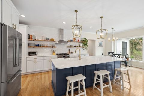 4 Charles Ln Falmouth MA 02540