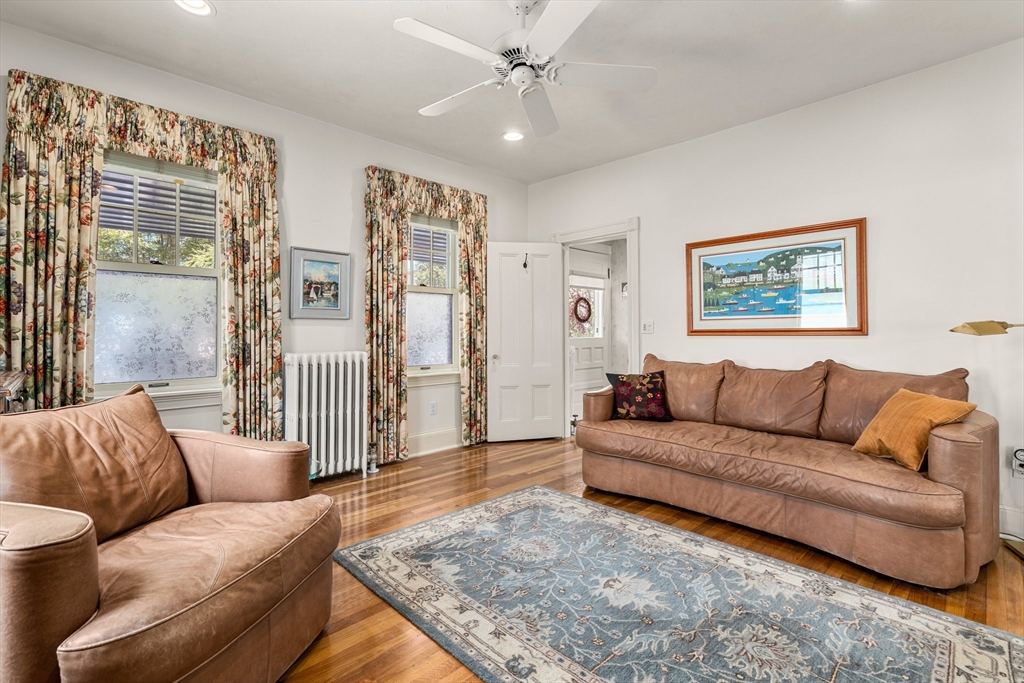 25 Autumn St