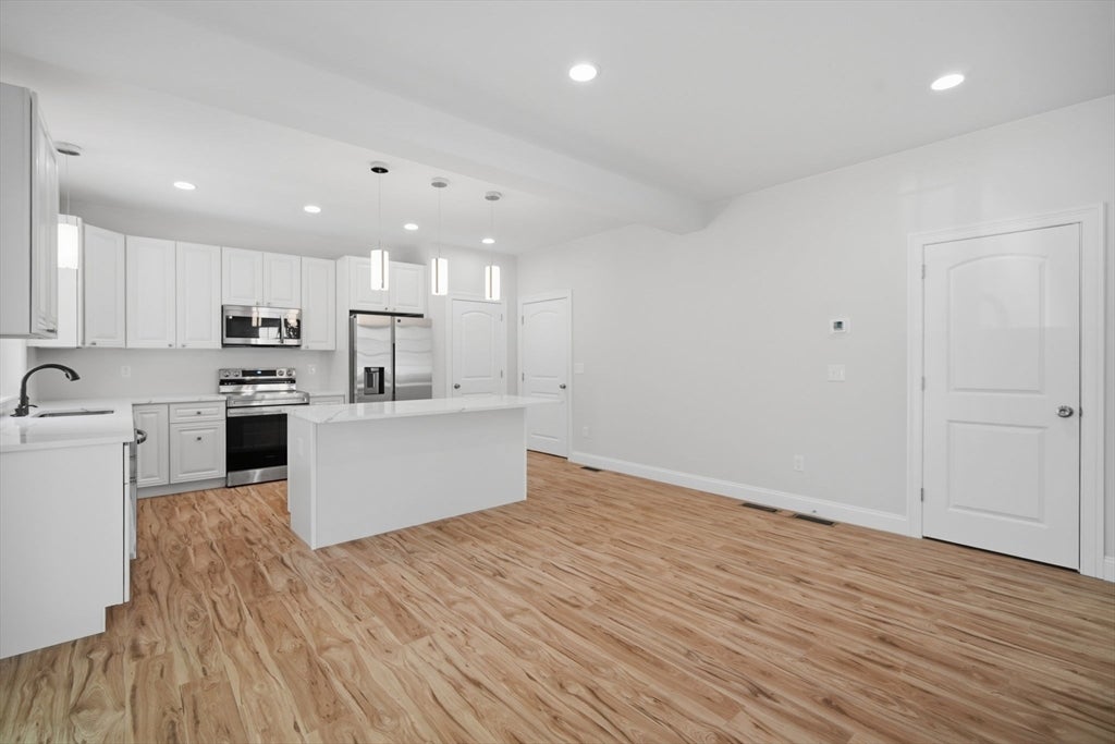 24 Medford St, Springfield, MA Photo #13